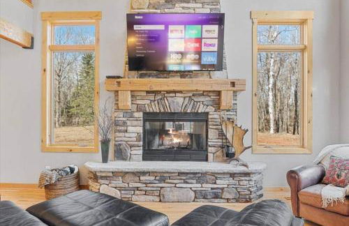 Luxury Lodge on 40 Private Acres • HUMM Sauna • Party Barn • - Foto 6