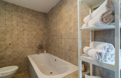 2 Bedroom Beautiful Home In Pitve - Photo 19