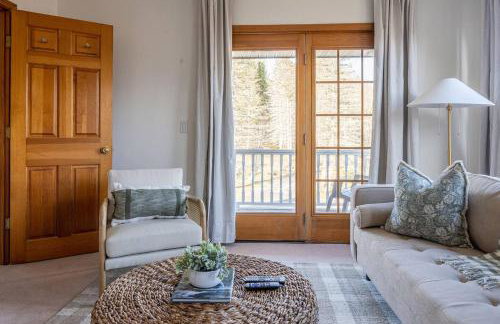 8BR Luxury Retreat with Hot Tub, Games, & Fire Pit - Foto 57