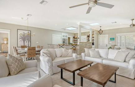 Blue Lagoon Hideaway 3BR Coastal Chic Retreat - Foto 4