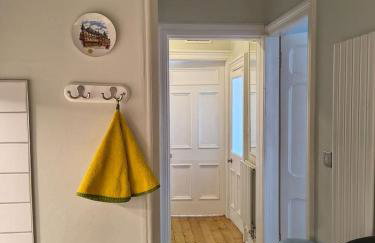 Charming City Flat for Couples & Families - Foto 34