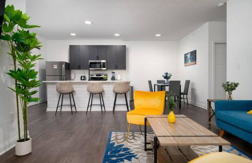 Sunrise Glow Spacious 2BR 2BA 2 King Beds Gym WFH - Foto 12