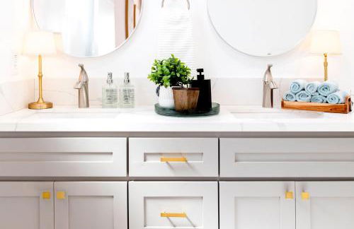 Grand 4-Bedroom - Brand New - Free parking and Patio - Photo 21