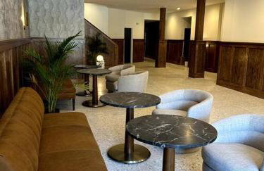 West Market Square View, Historic Hotel DTWN, King Bed, Room # 401 - Foto 13