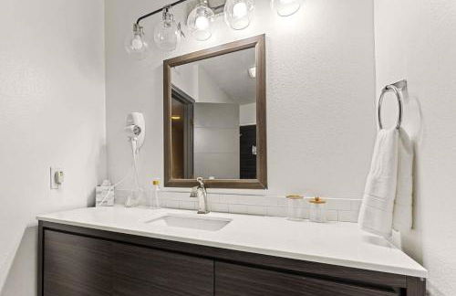 Newly Renovated 6BR 3BA Port Arthur Home with Hot Tub - Foto 28