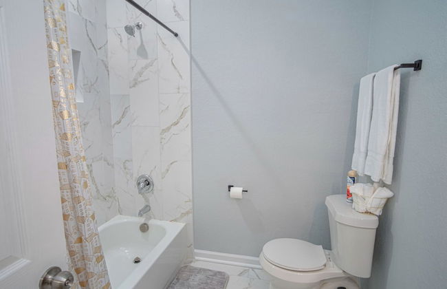 Delightfully Renovated 4 Br/2 BA Near DT Riverwalk - Foto 13