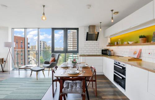 Canary Wharf Escape - Stylish 2BR - Canal Views & City Lights - Foto 17