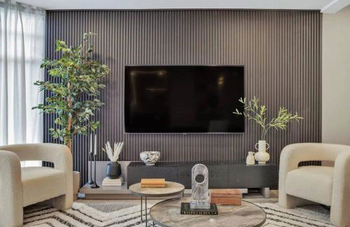 Stunning 2 Story Villa with Pool - Photo 10