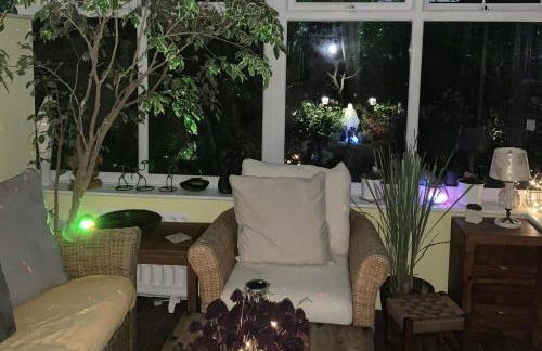 2-Bed House Sleeps 4 - Enclosed Garden - Tv & WiFi - Photo 19