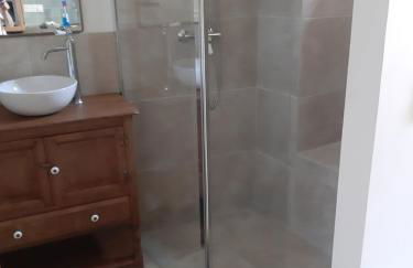 A fleur de rue appartement climatisé Uzès centre - Foto 14