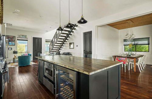 Modern Home with Casita - Balcony & Mins to DT ATX - Foto 14
