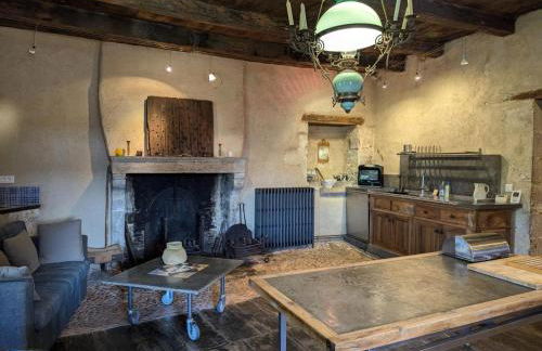 Prieuré du XVème restauré, jardin clos de 2000 m², piscine, cheminée, WiFi fibre, proche église - FR-1-653-219 - Foto 26