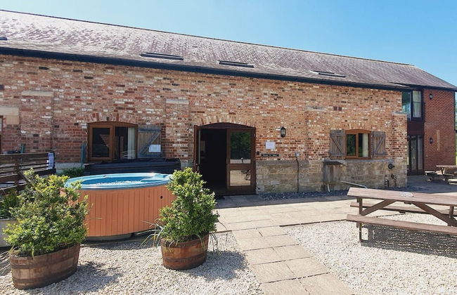 The Victorian Barn self catering holidays with pool & hot tubs - Photo 35