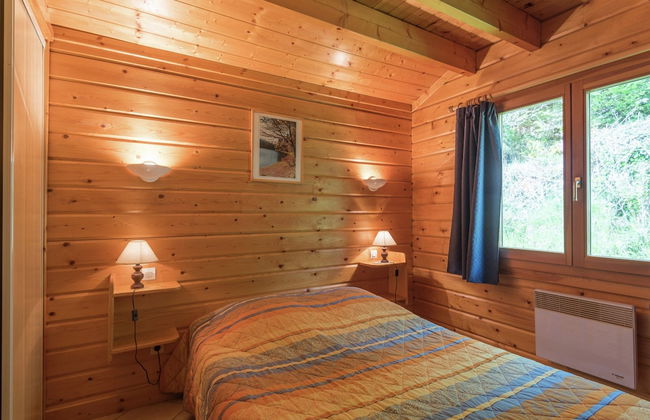 Chalet in Lovely, Rich Forest Setting With a Beautiful View - Photo 15