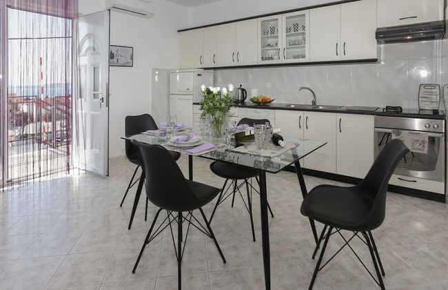 Apartment in Katel Gomilica Near Beach - Foto 16