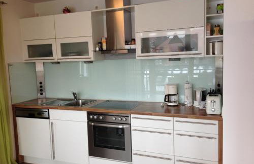 Helle großzügige ruhige Dreizimmerwohnung in Altstadtnähe mit kostenlosem Tiefgaragenstellplatz - Foto 1