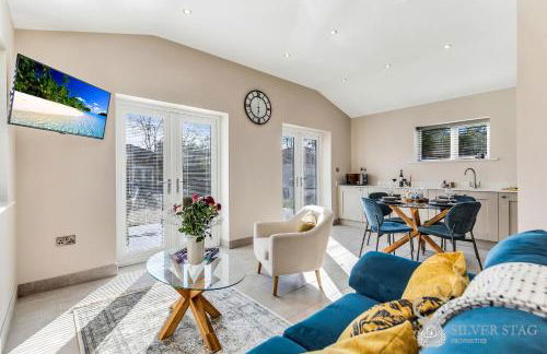 Charming 2 Bedroom Limestone Lodge Perfect for Families - Foto 1