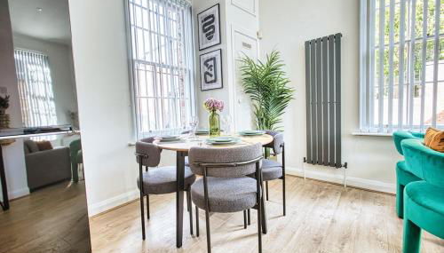 Central 2 beds APT with FREE parking, Sleeps 6 - Foto 3