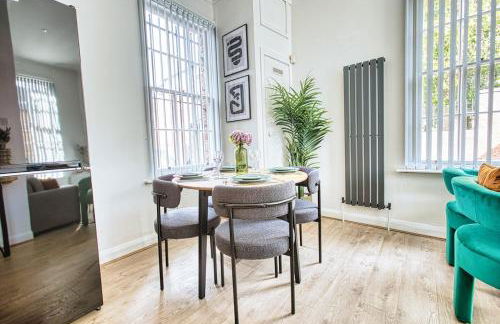 Central 2 beds APT with FREE parking, Sleeps 6 - Foto 3