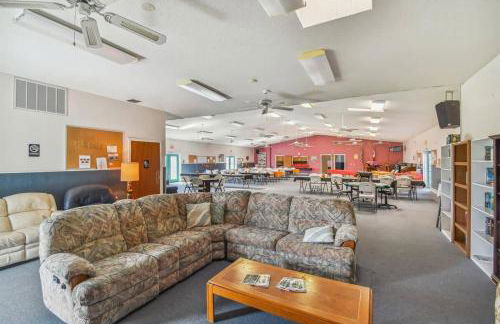 2 Bed Cozy Home, Dade City, Pickle Ball and Pool - Photo 35