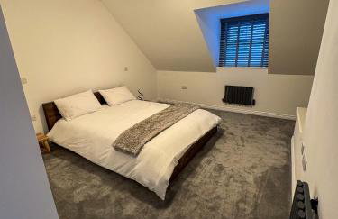 Lux House, Jennett's Park - Photo 8