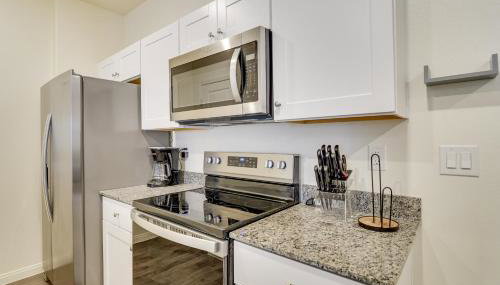 Inviting Henderson Townhome with Community Pool! - Foto 2