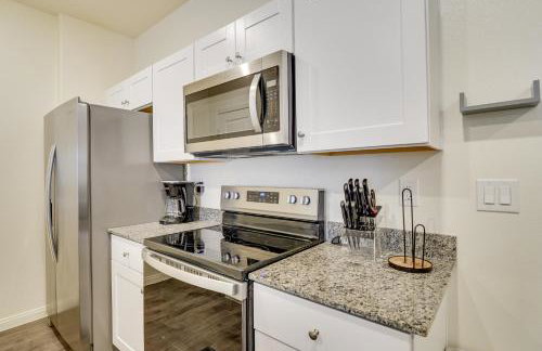 Inviting Henderson Townhome with Community Pool! - Foto 2