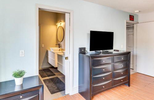 4,300-Sq-Ft Villa in West Vegas with Pool and Games! - Foto 22