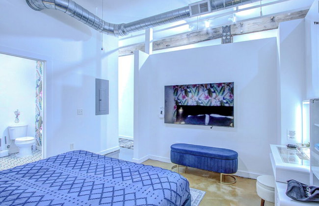 BRAND NEW Modern 1BD Loft in Downtown with free parking - Photo 81