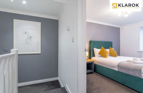 LONG STAYS 30pct OFF - Spacious 4Bed - Sports Channels - Parking By Klarok Short Lets & Serviced Accommodation - Foto 8