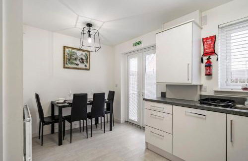 Superb 3 Bed Home Away from Home in Glasgow, just off M8 with free parking - Foto 60