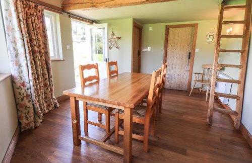 Ellis Howe - Photo 12