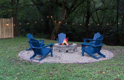 Wizard House + Hot Tub, Private Creek, Large Yard - Foto 4