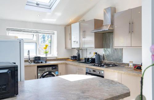 Open Mind Property - Hot Tub, 7 Beds & Free Parking - Foto 4