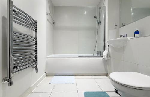 Laura's modern 1 bed apartment in Wimbledon - Foto 42