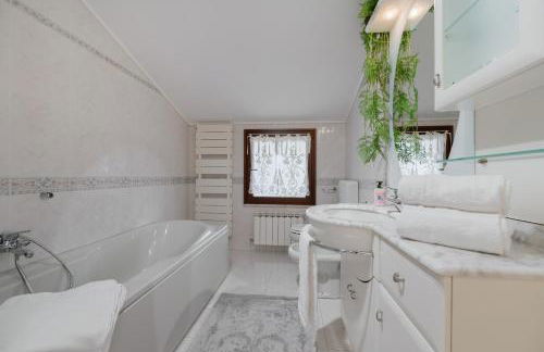 Casa di Iaio - 90m2 apt con Wi-Fi, Netflix, Home Cinema & Parcheggio Privato incluso - Foto 13