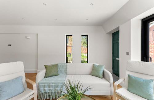 3 Bed House near Purley, by ARP Homes, Free Parking, Ideal for Long Stays & Insurance Bookings - Foto 7