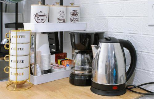 Entire studio with full kitchen and in-unit laundry - Foto 12