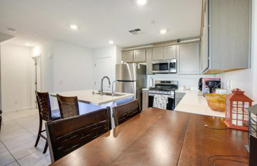 Comfy Las Vegas Retreat about 7 Mi to The Strip! - Foto 8