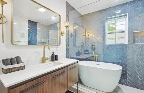 5-BR Relaxing Retreat with Pool Hot tub Fire Pit - Foto 27