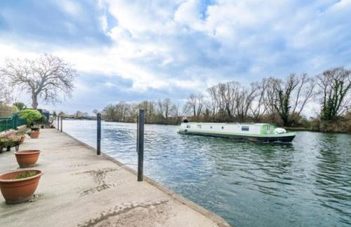 RIVER RETREAT- near Holloway U, Thorpe Park and Heathrow airport - Foto 60
