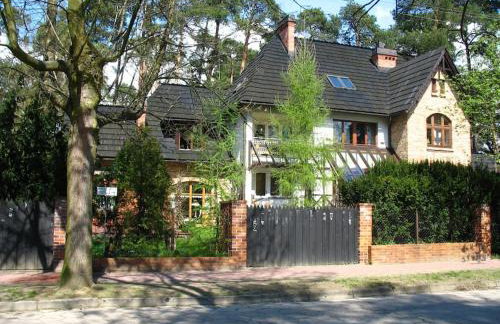 Pokój w domu z ogrodem w Milanówku - Foto 1