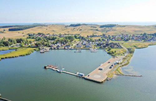 wassernahes Ferienhaus mit Meerblick und Schwimmbadnutzung in Sellin - Ferienhaus Rohrweihe - Foto 2