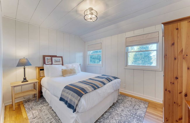 West Shore Lake House by Avantstay Ski Cabin w/ Backyard Sledding Hill! - Photo 29