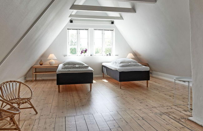 8 Person Holiday Home in Ronne - Photo 4