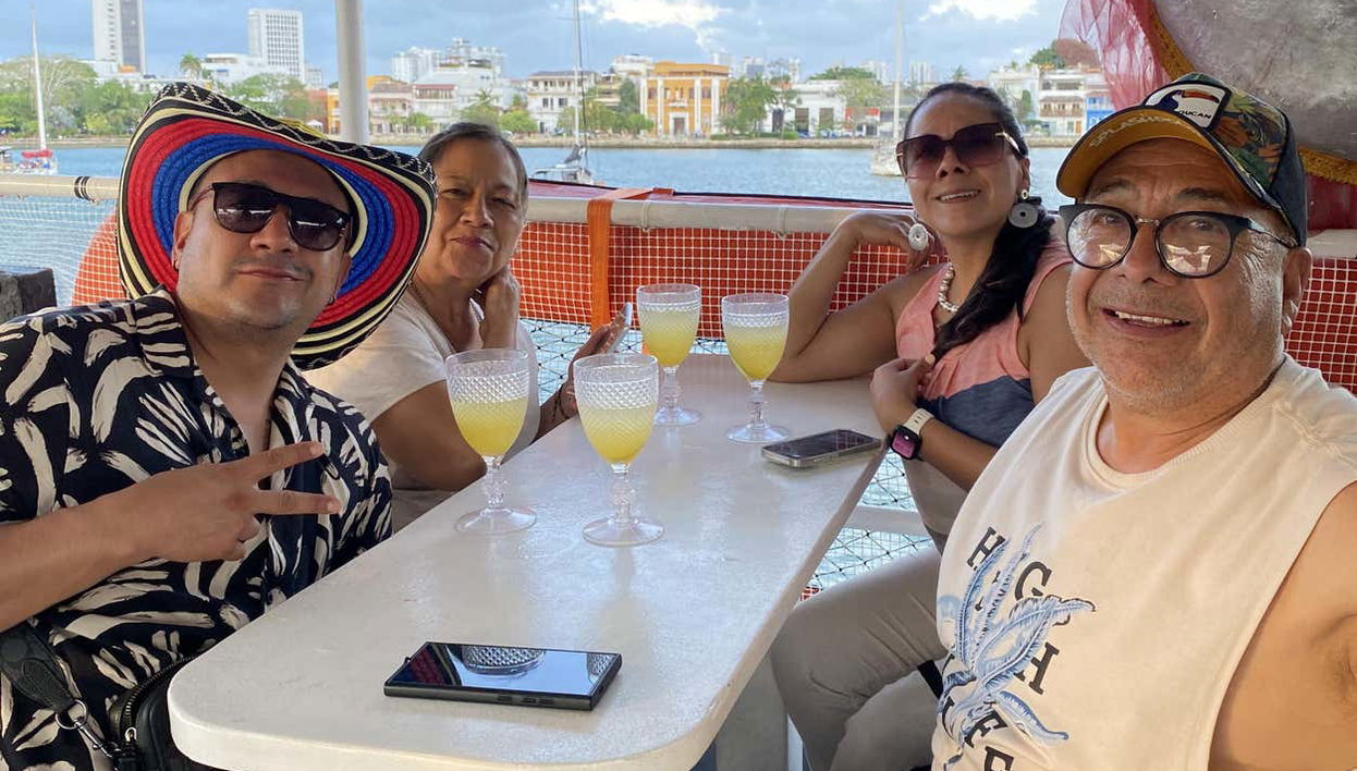 Fête caribéenne à bord d'un bateau à Carthagène - Photo 1