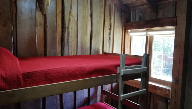 Wonderful Rustic Cabin 2, With Native Logs, on the Banks of the Trancura River - Photo 5, Chambre