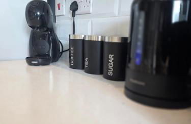 Stylish 3-Bed Home with Parking - Ideal for Long Stays - Photo 12