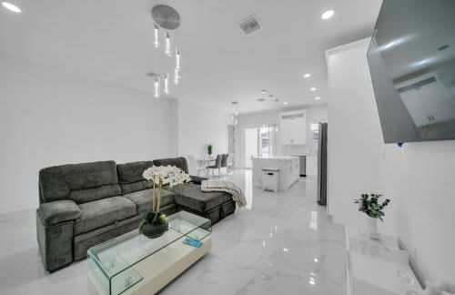 Cozy 3BR Duplex Unit with WiFi and Laundry in Lehigh Acres - Foto 20