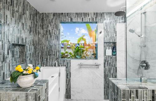 Nature-Inspired Stay with Pool, Fire Pits and More - Foto 77